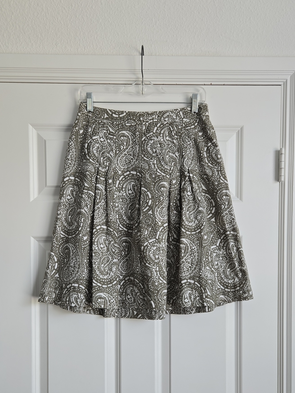 GAP Green  and White Paisley Skater Skirt